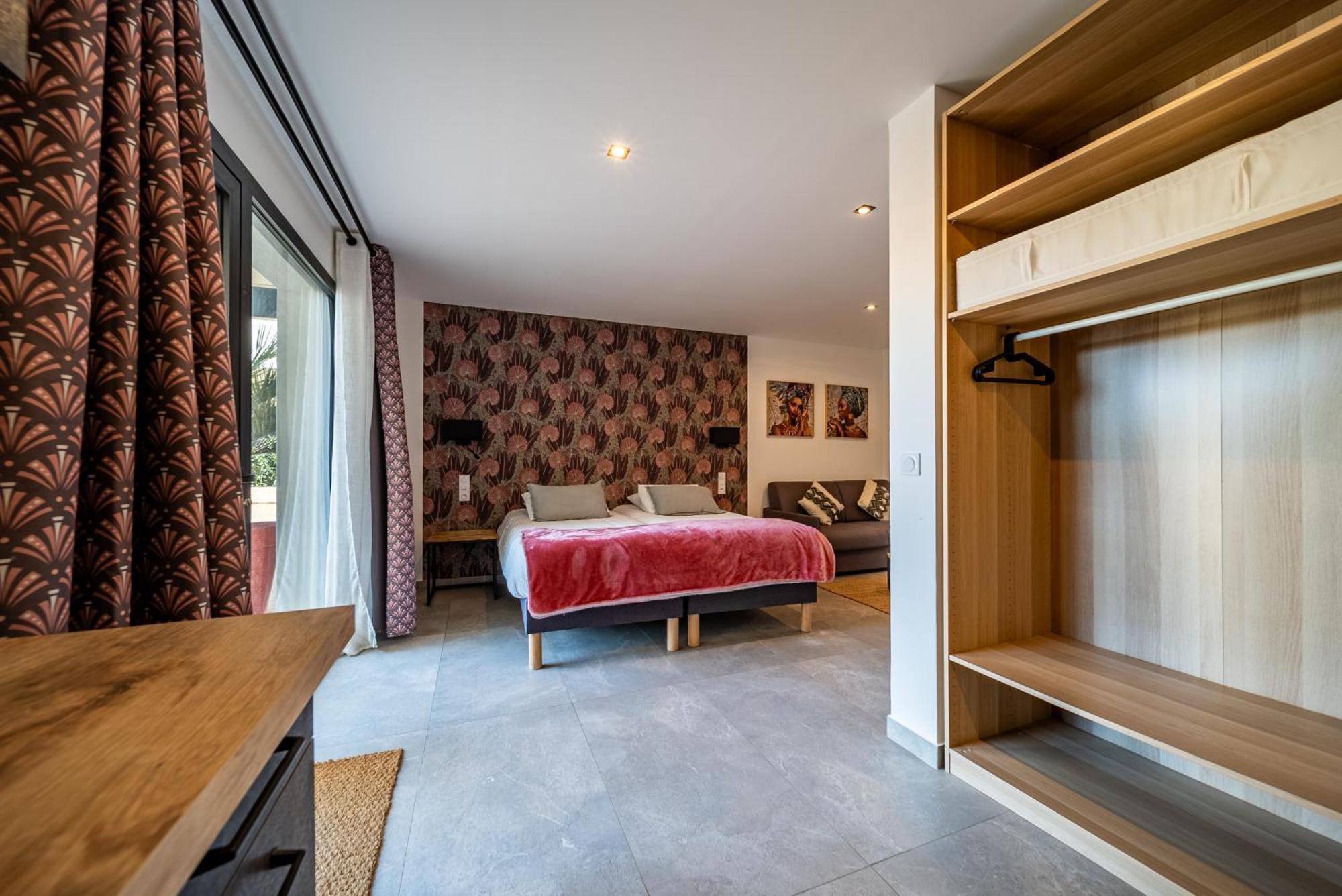 Отель Les Loges Du Luberon Coustellet Экстерьер фото